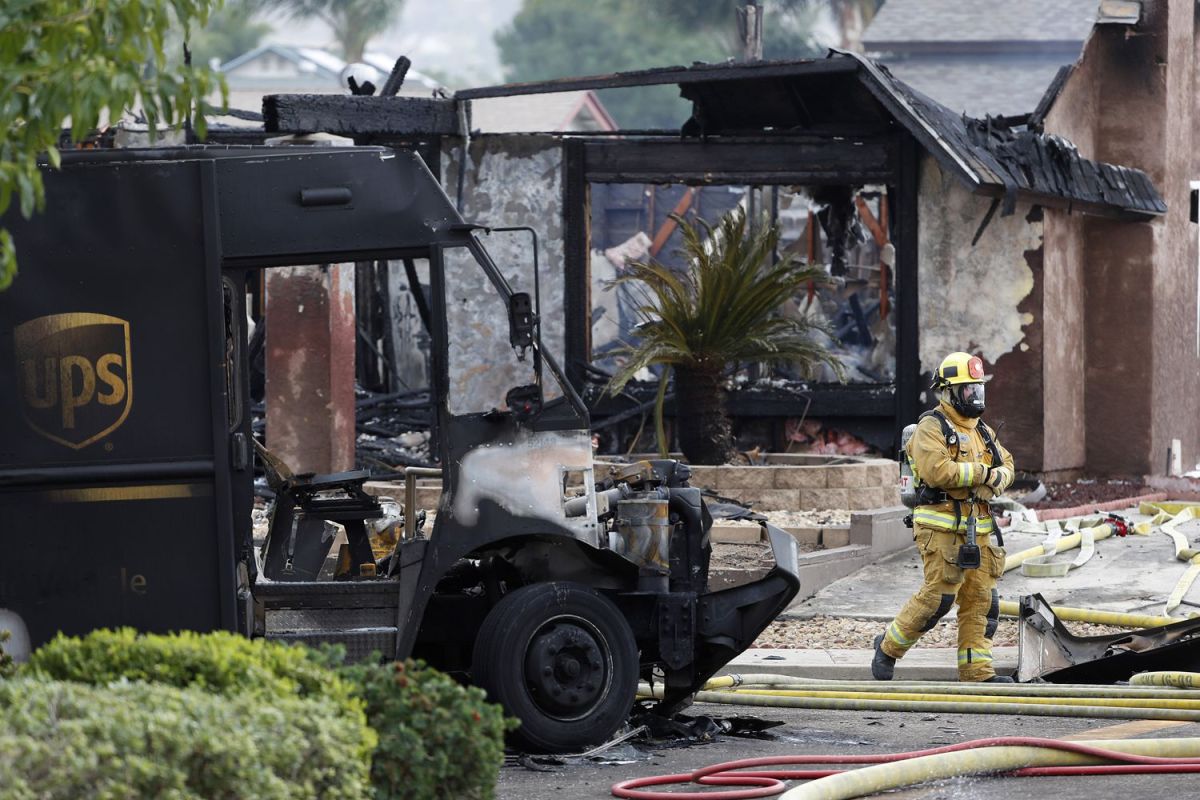 California plane crash today